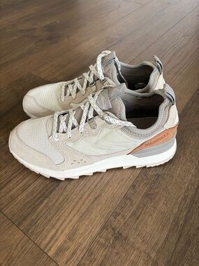 New Merrell Women’s Athletic Trail Sneaker in Light Beige with Brown Accent